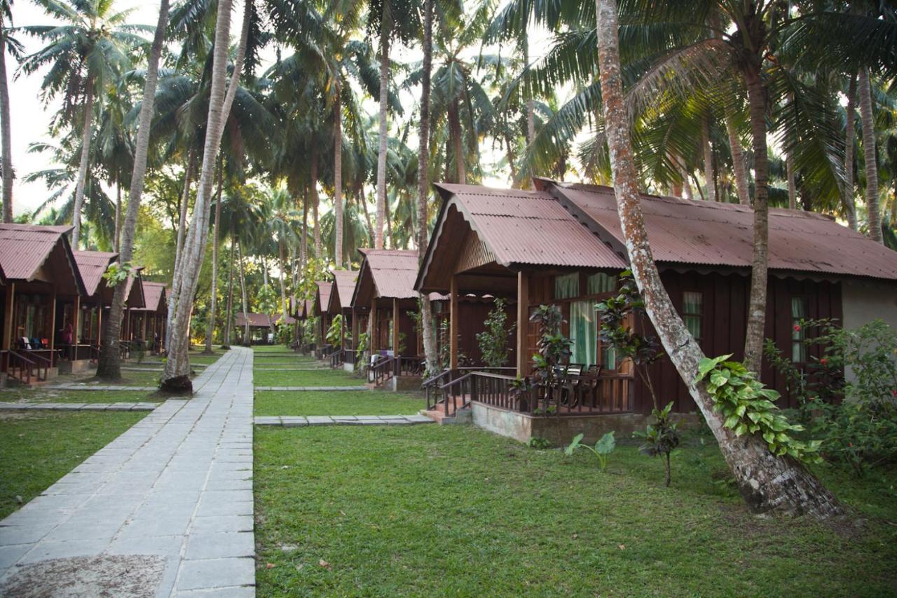Symphony Palms Beach Resort And Spa Govind Nagar Eksteriør billede