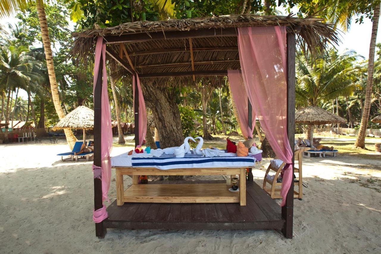 Symphony Palms Beach Resort And Spa Govind Nagar Eksteriør billede