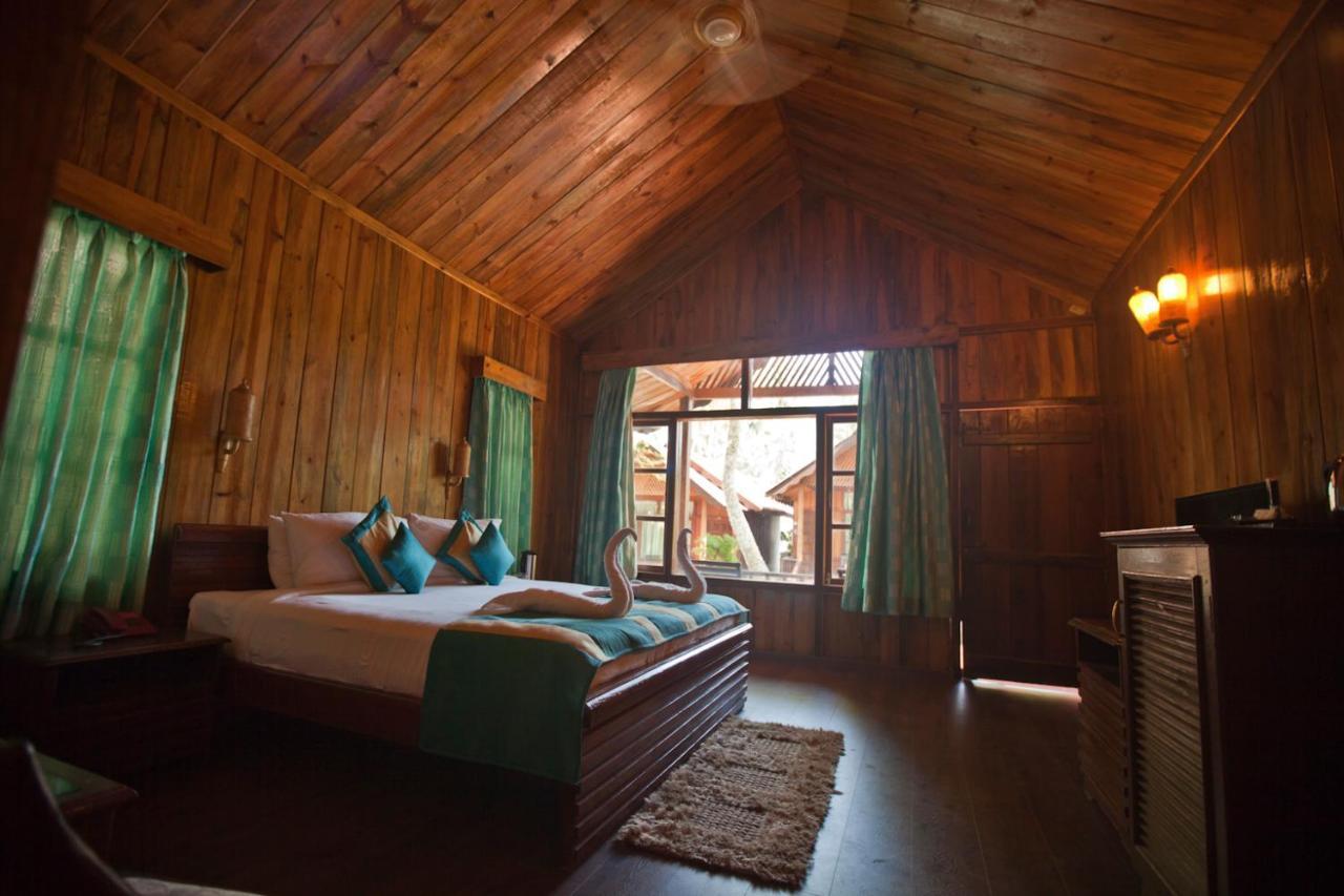 Symphony Palms Beach Resort And Spa Govind Nagar Eksteriør billede