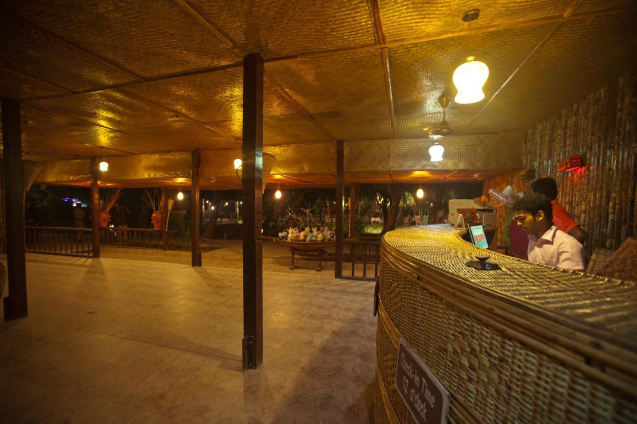 Symphony Palms Beach Resort And Spa Govind Nagar Eksteriør billede