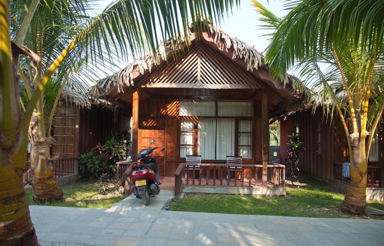 Symphony Palms Beach Resort And Spa Govind Nagar Eksteriør billede