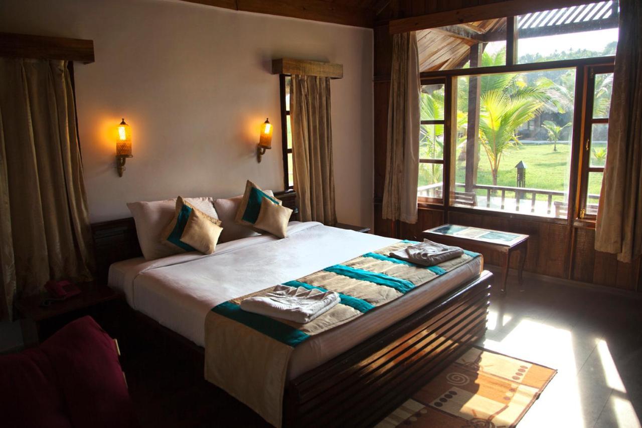 Symphony Palms Beach Resort And Spa Govind Nagar Eksteriør billede
