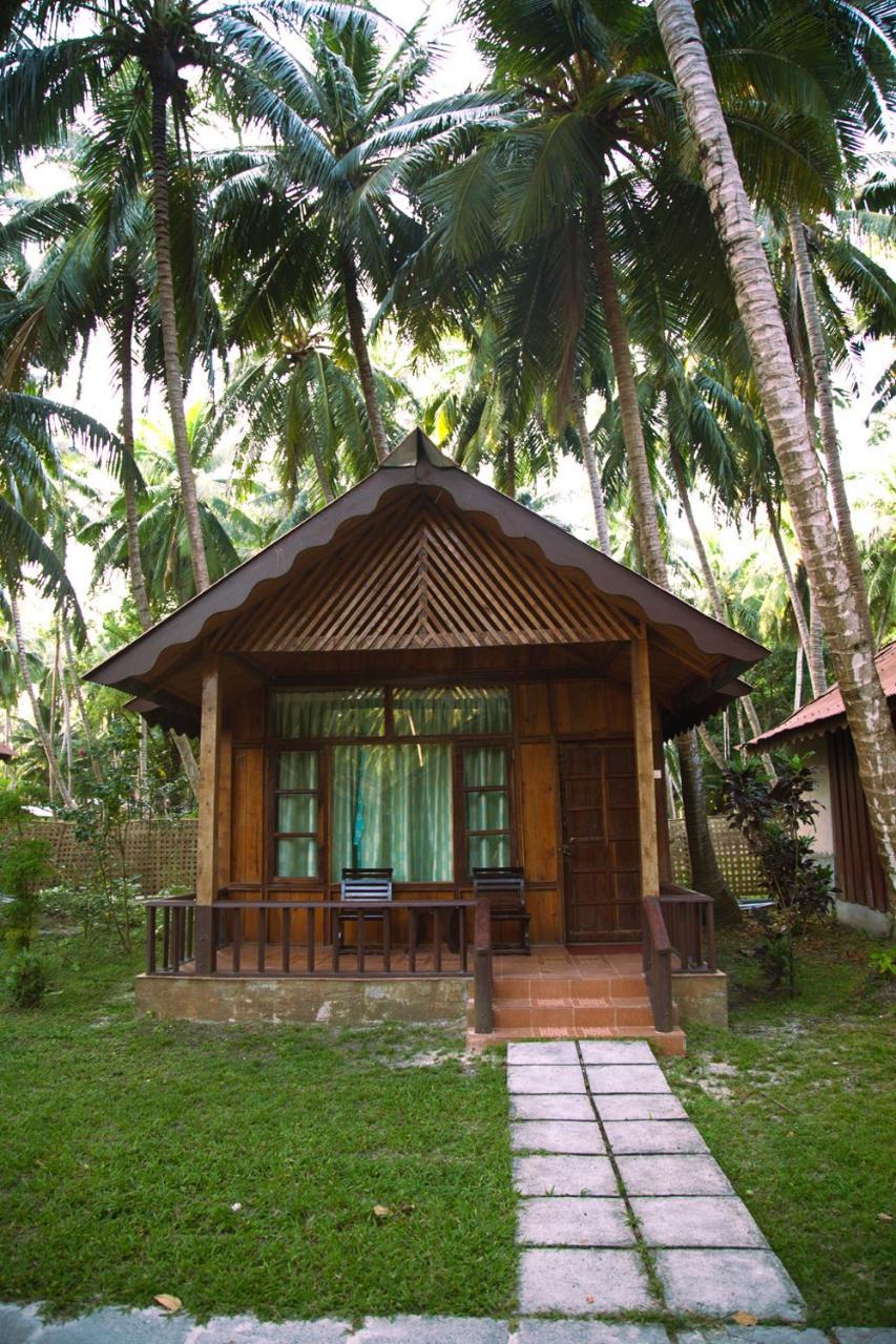 Symphony Palms Beach Resort And Spa Govind Nagar Eksteriør billede